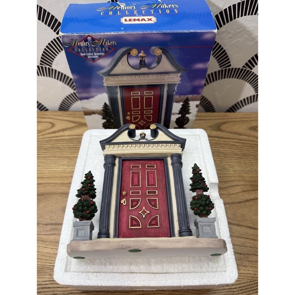 Lemax Christmas Village Memory Makers Colonial Red Door Boxed Vintage Xmas 77068